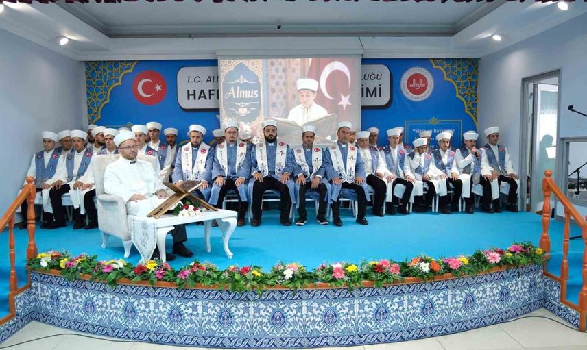 Almus'ta 41 genç hafızlık yolculuğunu tamamlayıp icazet belgesi aldı