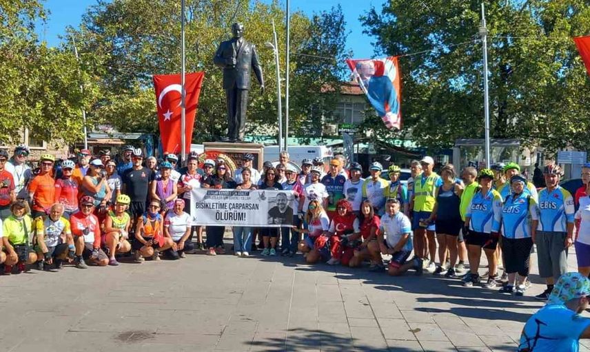 Pedallar anıya, çağrı güvenli yollara: Gömeç’te 250 bisikletçi toplandı
