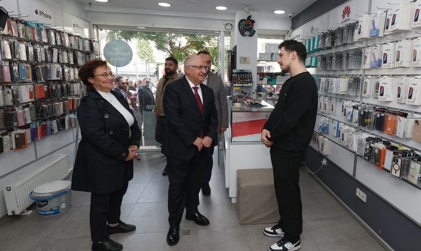 Bakan Güler Maltepe sokaklarında esnafla buluştu