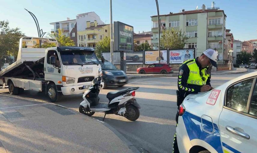 Plakasız motosikletle yakalanan sürücü 46 bin lira ceza ve bir ay men cezası ile karşılaştı