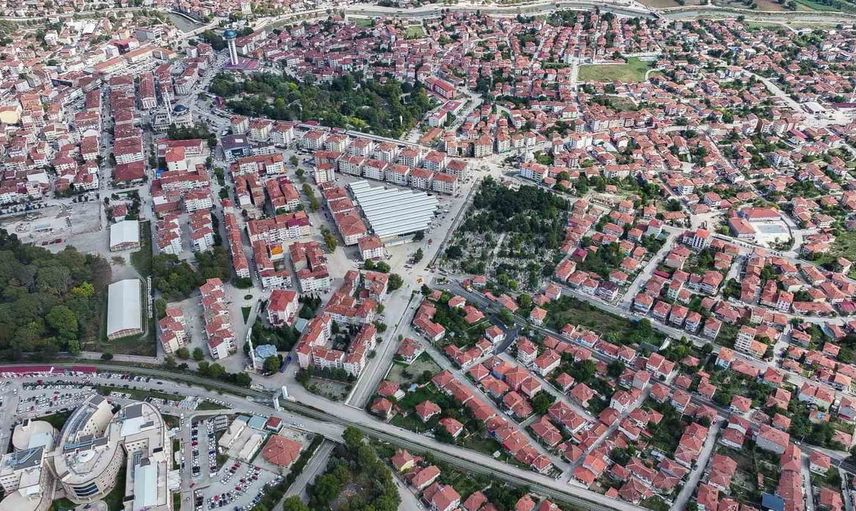 Turhal'da 520 metrelik hatla alt geçitlerde su birikmesine veda