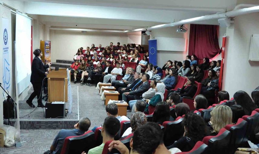 Buharkent gençleri proje yazma ve Avrupa fırsatlarıyla güçlendiriliyor