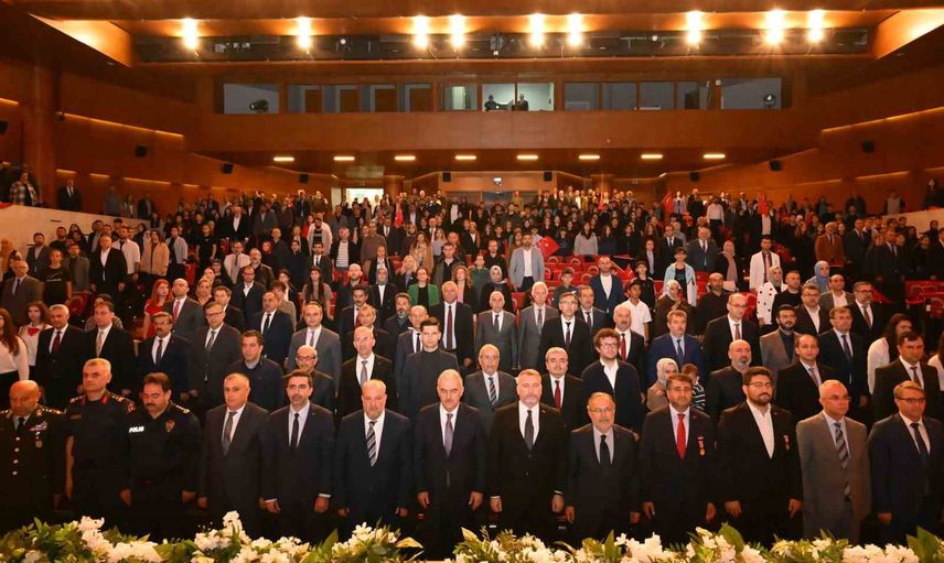Bursa'da 15 Temmuz finali: gençler milli iradeyi sanatta anlattı