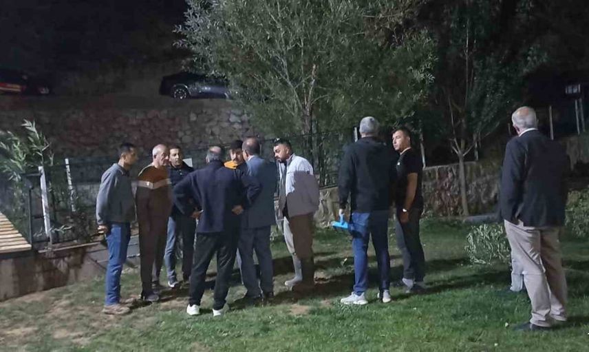 Kepçeyle yön değiştirildi, köy su baskınından kurtuldu