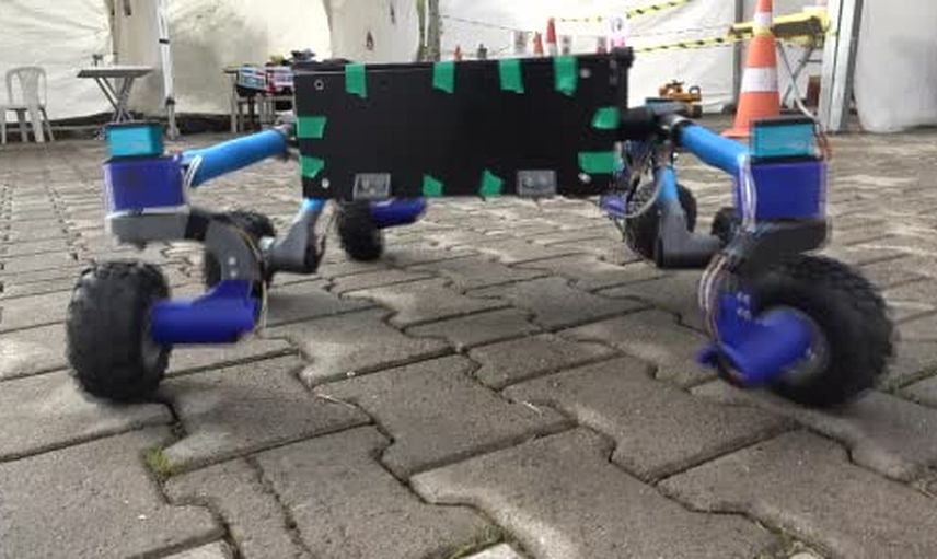 Depremin izinden yola çıkan lise öğrencisi arama kurtarma robotu tasarladı
