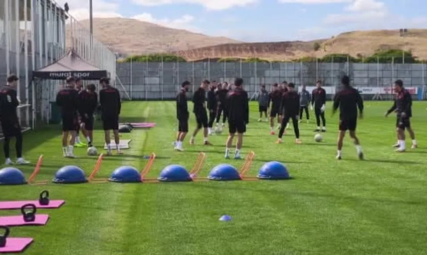 Sivasspor'da hazırlıklar olumlu, futbolda tedirginlik sürüyor