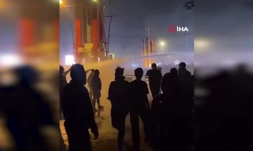 Endonezya dumanla mücadelede sokağa döküldü: polis müdahalesi tartışma yarattı