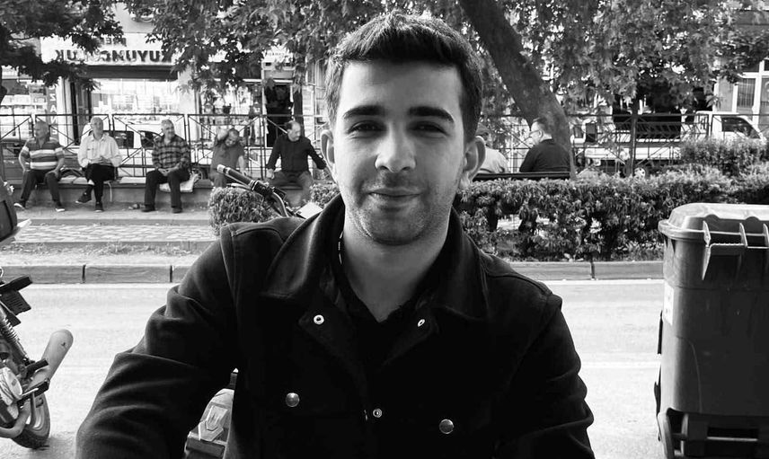 Orhaneli'de kafa kafaya çarpışma: genç sürücü yaşamını yitirdi