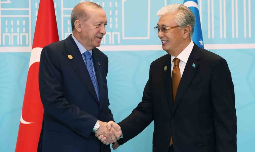 Erdoğan külliyede TDT zirvesi için gelen liderleri kapıda karşıladı