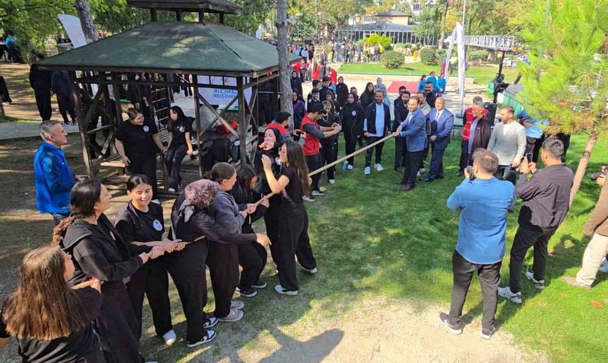 Vezirköprü'de amatör spor haftasında gençlik korteji coşkusu