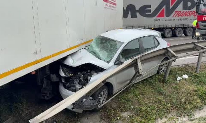 Samsun'da tır makasladı, otomobil dorsesine çarptı: iki yaralı