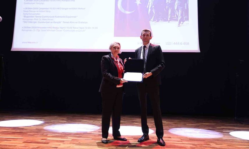 Hasan Kalyoncu Üniversitesi'nde 103 ses, tek yürekle cumhuriyetin yıl dönümü kutlandı