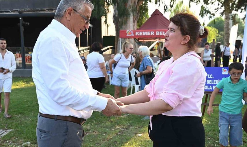 Kemer'de moladan çıkan renkler: özel bireylerin yıl boyu emekleri sergilendi