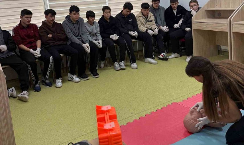Emet’te acil durumlara hazırlık: temel yaşam desteği atölyesi