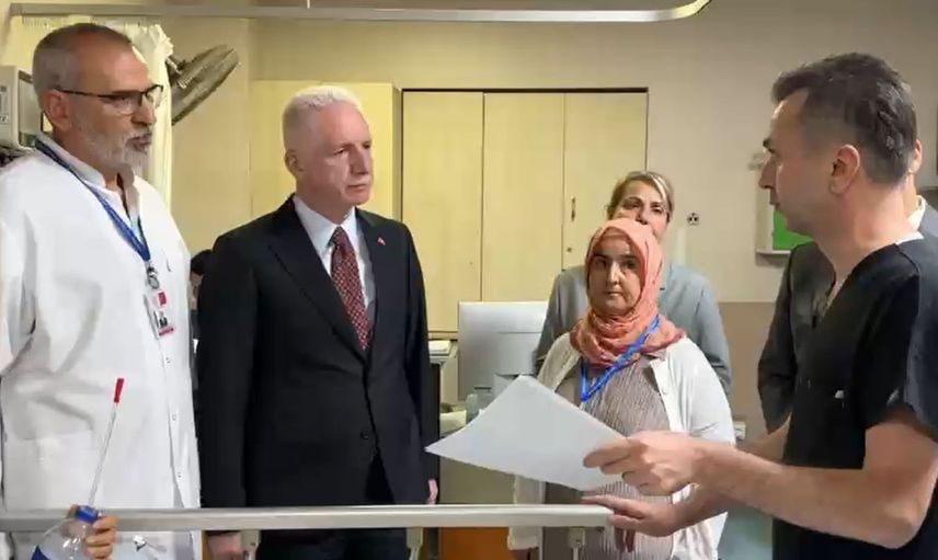 Vali Gül İETT kazasında yaralananları hastanelerde ziyaret etti