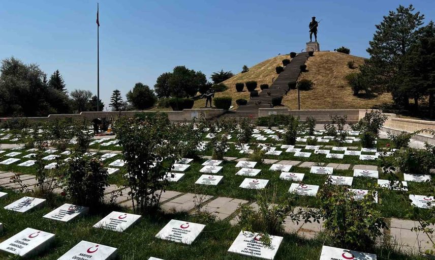Okul atölyesinden şehitliğe: öğrenciler 510 mezar taşını yeniledi