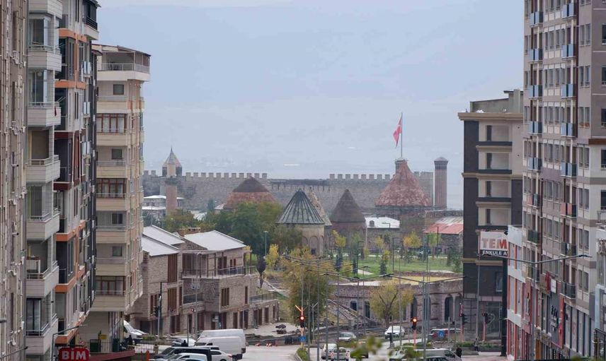 Doğu'da kuvvetli rüzgar ve fırtına uyarısı
