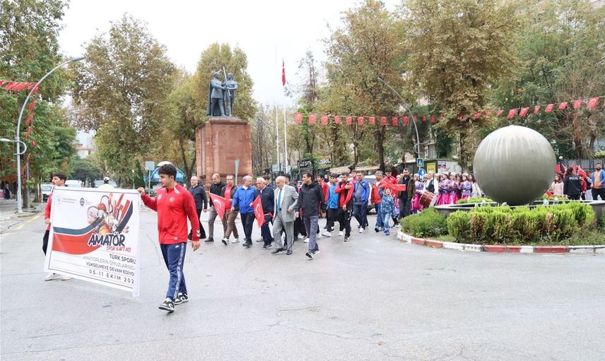 Gençlik sokağı hareketlendirdi: amatör spor haftası Malatya'da yürüyüşle başladı