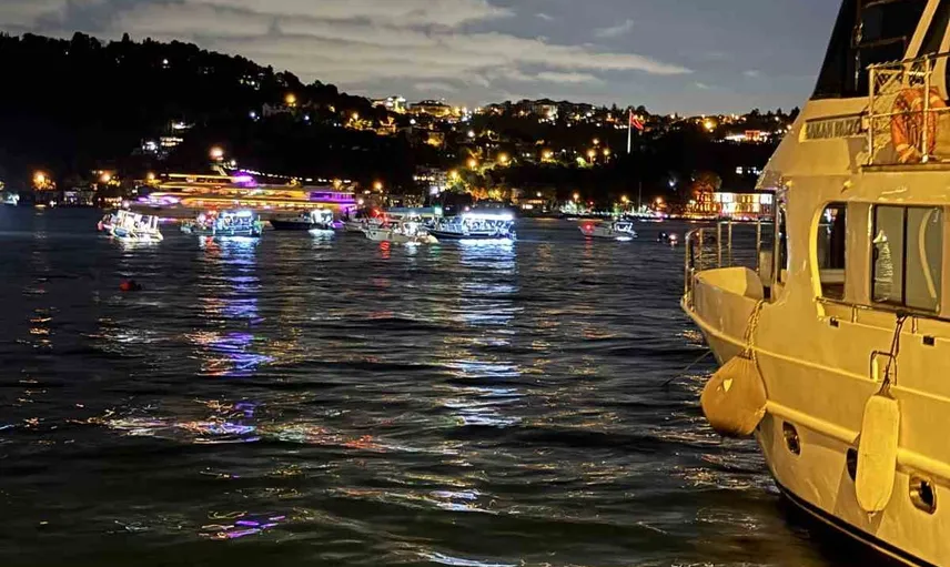 Boğazda lüfer bereketi: tekneler ve kıyılarda kilo kilo av