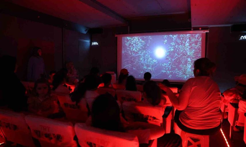 Çocuklara açık havada beyaz perde: TRT Sinema Tırı Elazığ'da