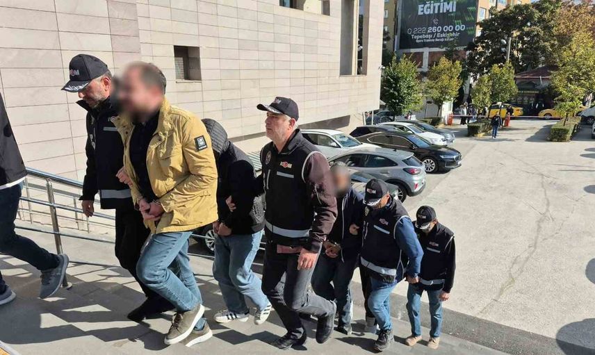 Eskişehir merkezli baskında 60 milyon liralık iddia ve 5 şüpheli adliyeye sevk edildi