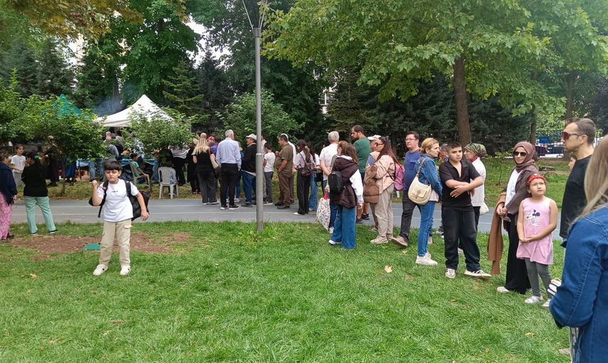 Dede Korkut Parkı'nda piknik coşkusu: yemek fişleri bir saatte tükendi