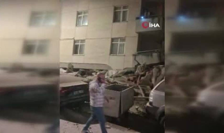 Maltepe'de sabah çöken binanın enkazından kurtarma anları