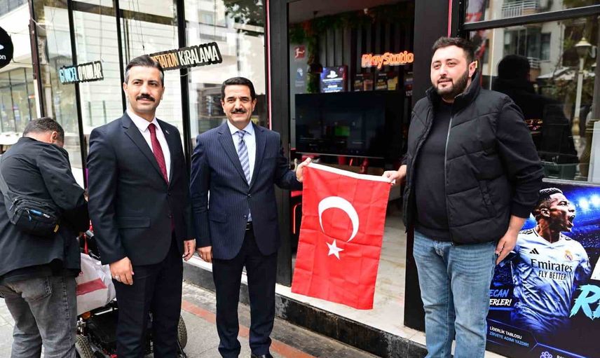 Battalgazi'de 29 ekim armağanı: başkan Bayram Taşkın’dan vatandaşlara Türk bayrağı