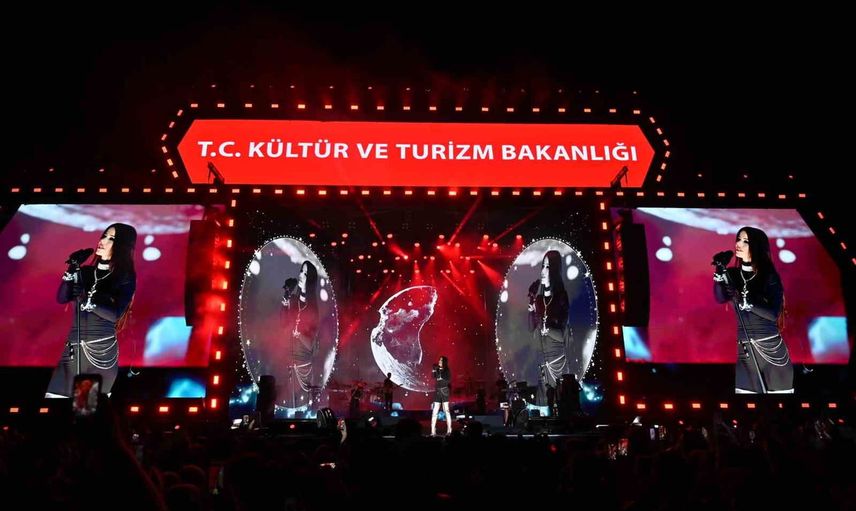 Anadolu Hamidiye Tabyası’nda Simge ile coşku dolu gece