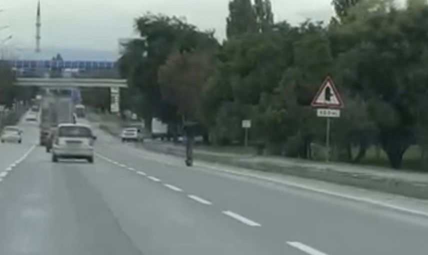 Çevreyolunda kasksız scooter sürüşü diğer sürücülerin endişesini artırdı