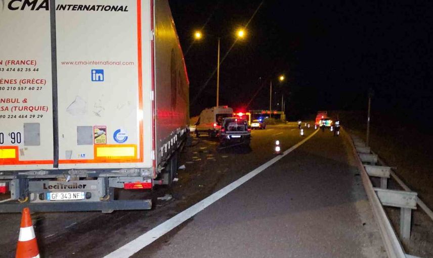 Orhangazi tünel çıkışında bariyerlere savrulan araçlar: 1 ölü, 7 yaralı