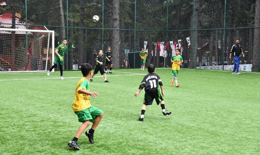 Zorkun Yaylası'nda gençlerin futbol şöleni başladı