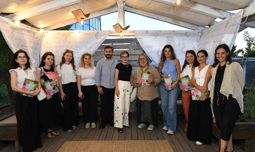 Şehir merkezinde terasta kitap sohbetleri: Akmerkez'in tarım alanı edebiyatla buluşuyor