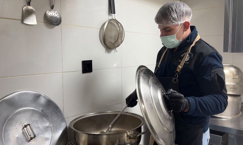 Genç aşçıdan yaşıtlarına meslek çağrısı: zamanı telefonda değil mutfakta değerlendirin