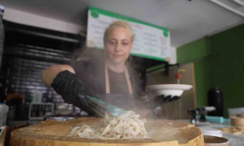 Depremden yılmayan girişimci Hatay'da el açması makarnayla damakları değiştirdi
