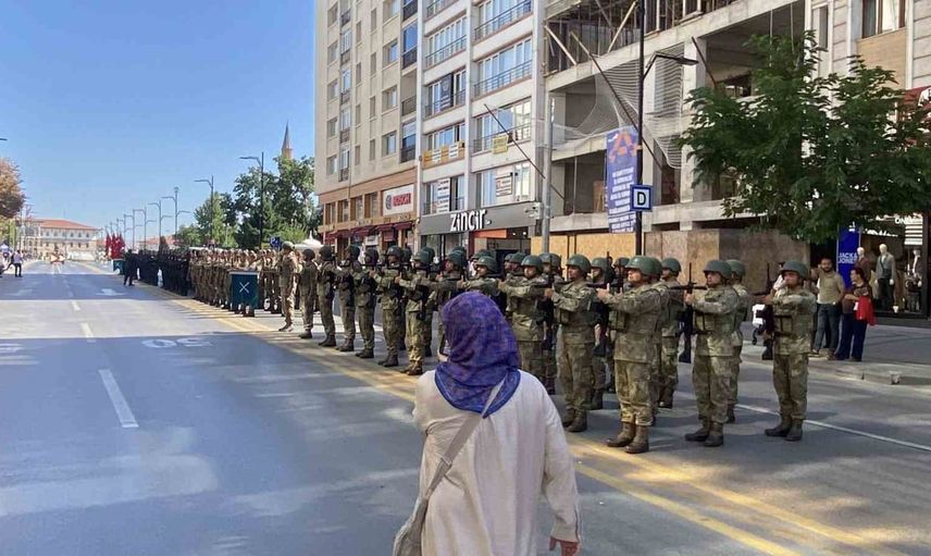 Sivas'ta tören provası meydanı doldurdu