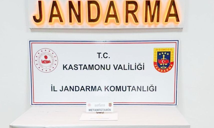 Kastamonu'da eş zamanlı operasyonlarda uyuşturucu ve ruhsatsız silahlar ele geçirildi