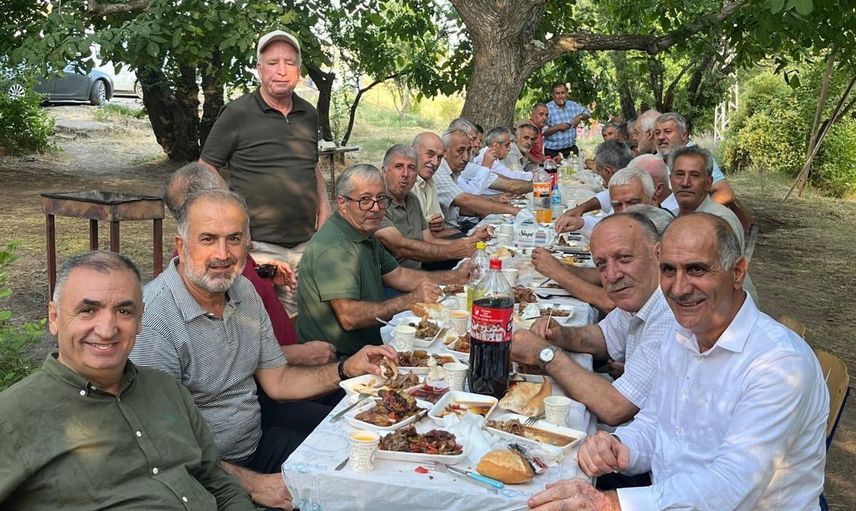 Gençlik arkadaşlığı 43 yıl sonra Ahlat'ta yeniden canlandı