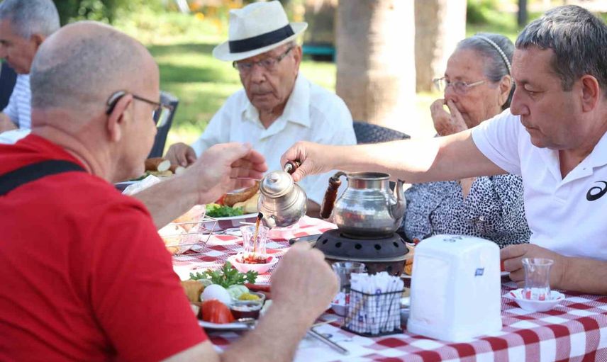 Mavi Ev'te Alzheimer farkındalığı: hastalar ve yakınlarına sürekli destek