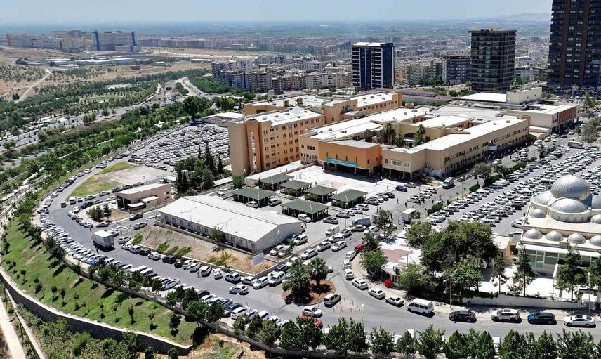 Şanlıurfa'da multipl miyelomlu 60 yaşındaki hastanın beynindeki 10 santimetrelik kitle ameliyatla çıkarıldı