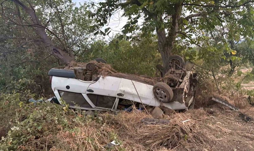 Çitli Mahallesi'nde kaza: şarampole yuvarlanan araçtaki 8 kişi yaralandı