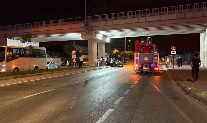 Kayseri'de kaza: bir otomobil çarpışmadan 200 metre sonra kaldırıma çıkarak durdu