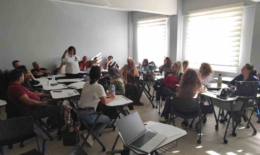 Öğretmenler Köyceğiz'de yenilikçi sınıfta maarif modelini tartıştı