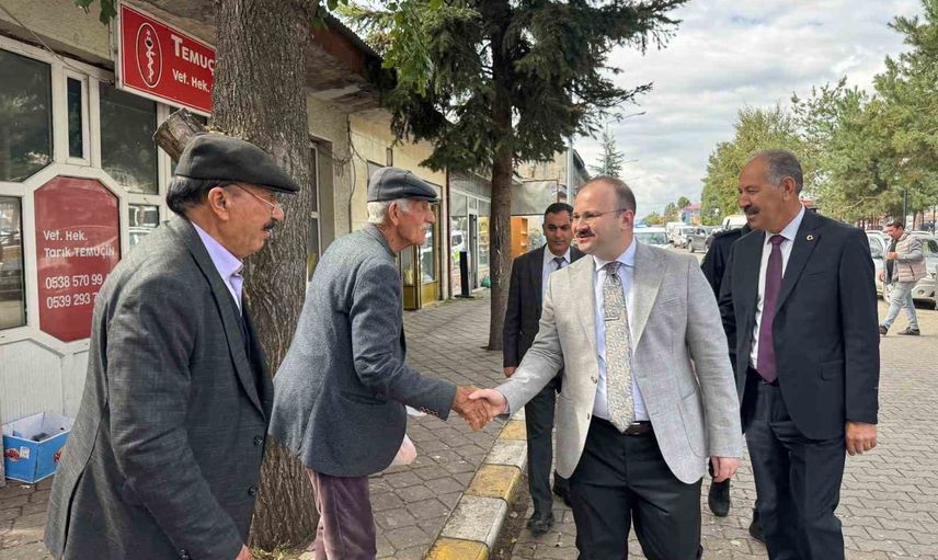Kaymakam Güvenç ve başkan Elma pazarda talepleri not etti