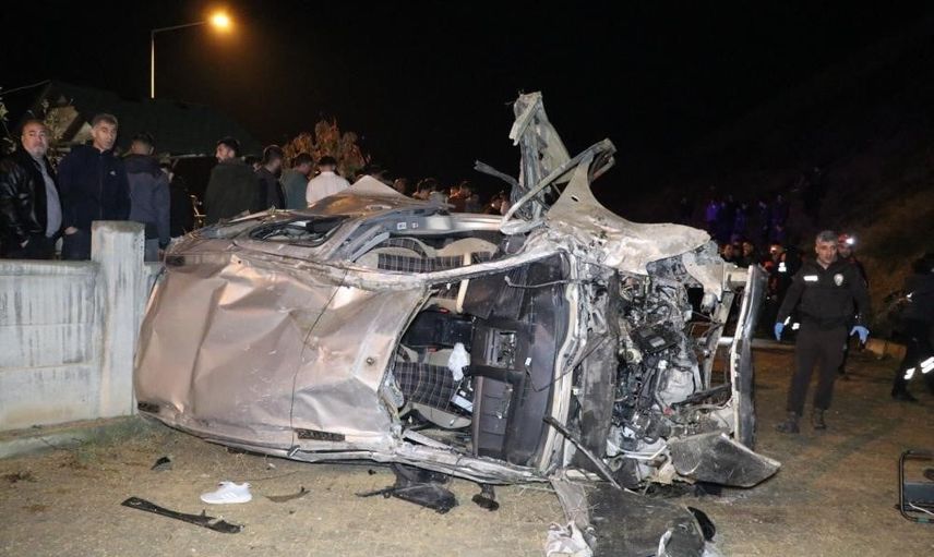 Uçuruma yuvarlanan araç Oltu'da iki can aldı
