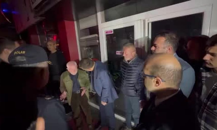 Vali enkazdan çıkarılan Kenan Akçaharman'ın sağlık durumunu yerinde inceledi