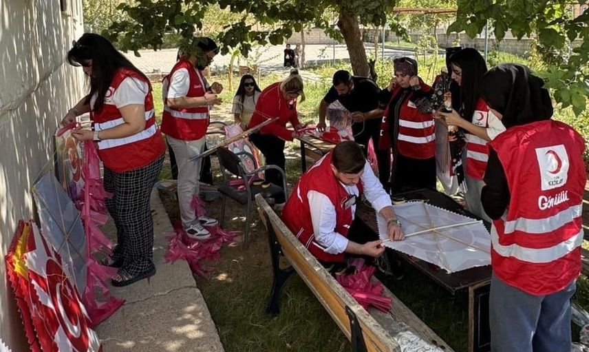 Cizreli öğrenciler gökyüzüyle Gazze'deki çocuklara umut taşıdı