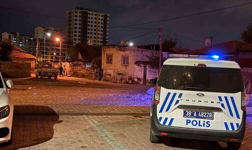 Priz tamiri sırasında akıma kapılan genç Kayseri'de tedaviye alındı