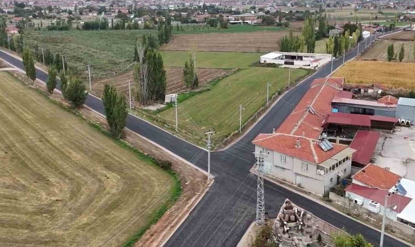 Bolvadin'de çiftlik yolları ilk kez asfaltla buluştu