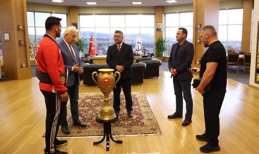 DPÜ'lü güreşçi Melih Özdemir cumhurbaşkanlığı kupasında zirveye çıktı